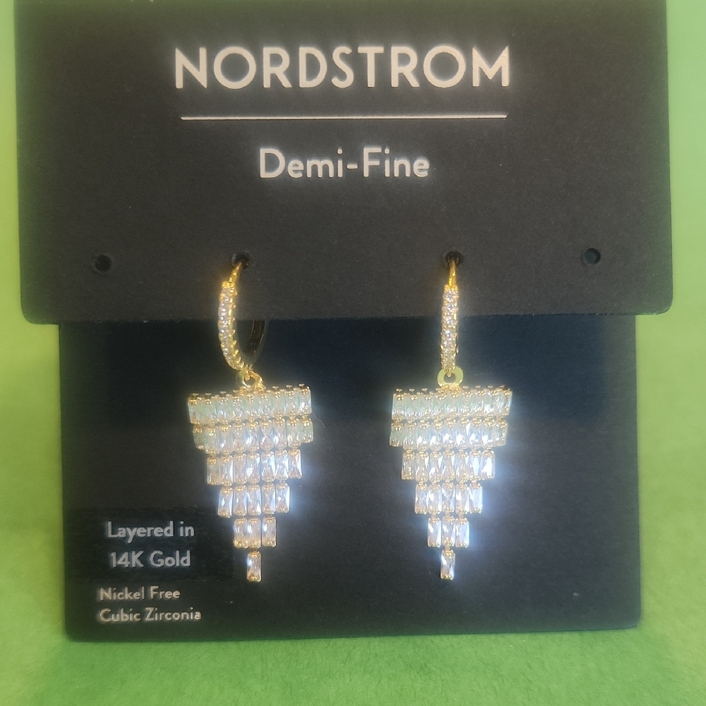 NWT Nordstrum Dangle Cubic Zirconia Earings